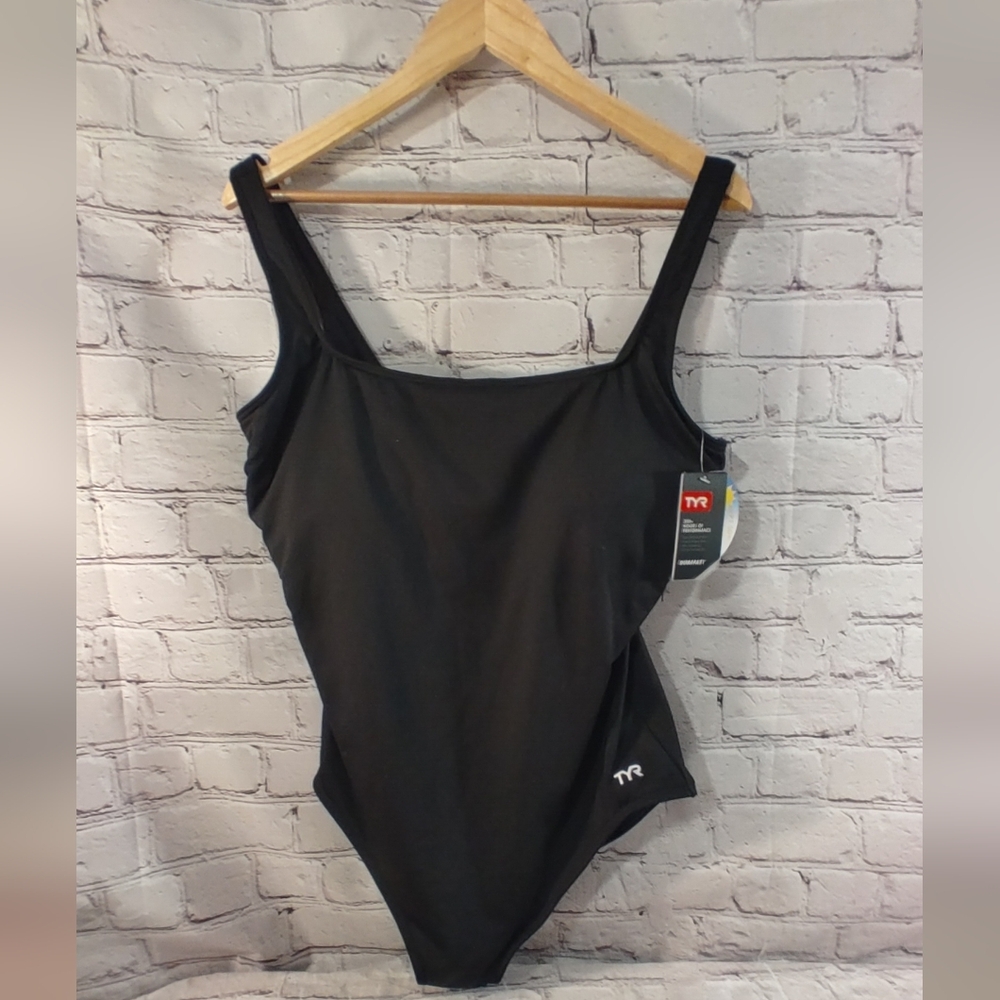 TYR Durafast Black Swimsuit One Piece Scoop Neck Center Lift Size 20 NWT